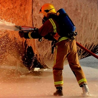 Confira 10 dicas de prevenção de incêndio no ambiente de trabalho Extintores em Osório Consultoria em Prevenção de Incêndio Osório Barras Anti Panico Osório